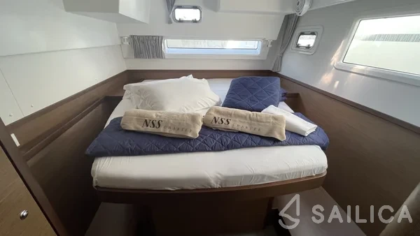 Lagoon 42 - Yacht Charter Sailica
