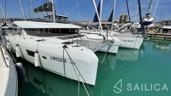 Lagoon 42 - Yacht Charter Sailica
