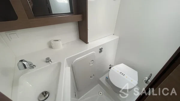 Lagoon 42 - Yacht Charter Sailica