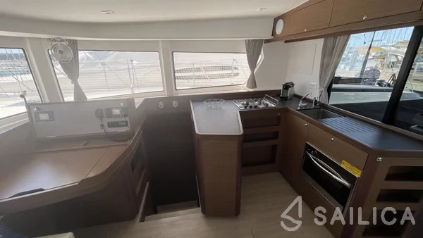 Lagoon 42 - Yacht Charter Sailica