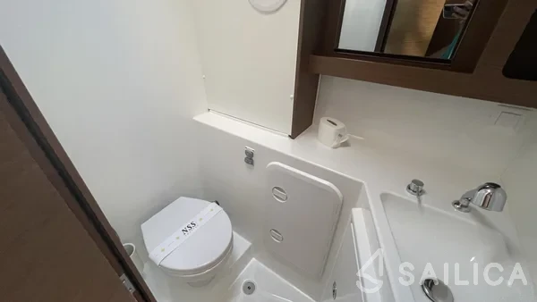 Lagoon 42 - Yacht Charter Sailica