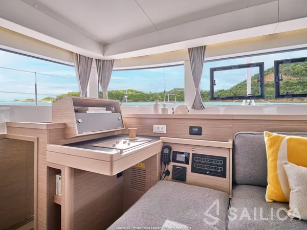 Lagoon 40 - Yacht Charter Sailica
