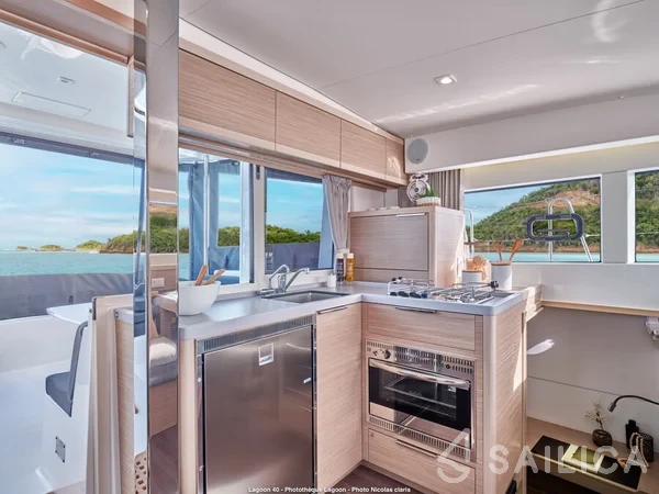 Lagoon 40 - Yacht Charter Sailica