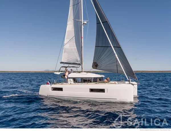 Lagoon 40 - Yacht Charter Sailica