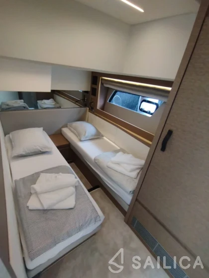 Prestige 520 Flybridge - Yacht Charter Sailica
