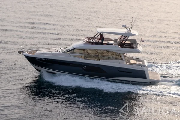 Prestige 520 Flybridge - Yacht Charter Sailica