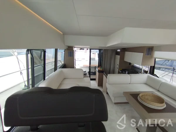 Prestige 520 Flybridge - Yacht Charter Sailica