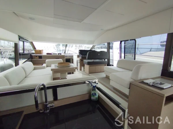 Prestige 520 Flybridge - Yacht Charter Sailica
