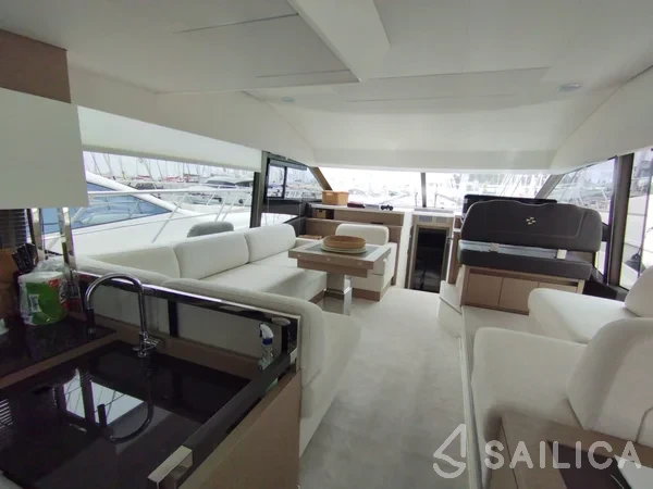 Prestige 520 Flybridge - Yacht Charter Sailica