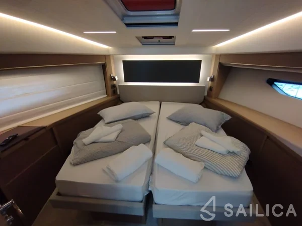 Prestige 520 Flybridge - Yacht Charter Sailica