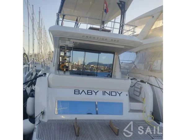 Prestige 520 Flybridge - Yacht Charter Sailica