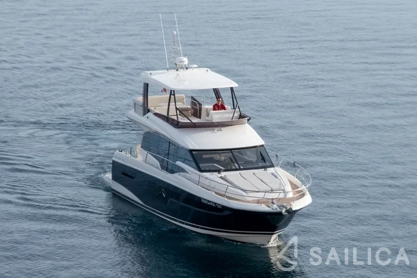 Prestige 520 Flybridge - Yacht Charter Sailica