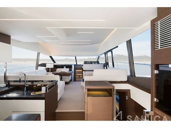Prestige 520 Flybridge - Yacht Charter Sailica