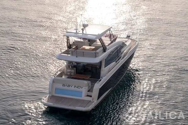 Prestige 520 Flybridge - Yacht Charter Sailica