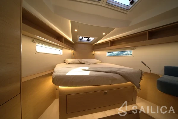 Hanse 410 - Yacht Charter Sailica