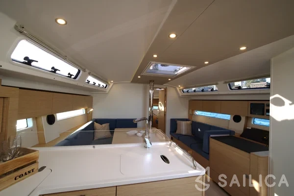Hanse 410 - Yacht Charter Sailica