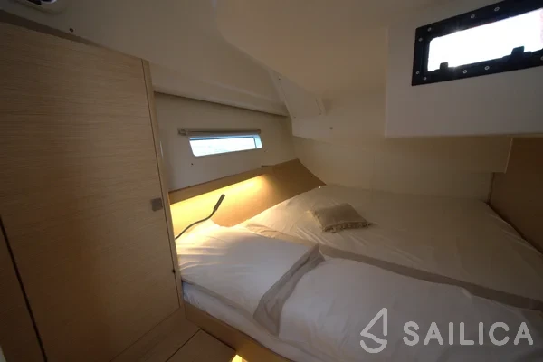 Hanse 410 - Yacht Charter Sailica