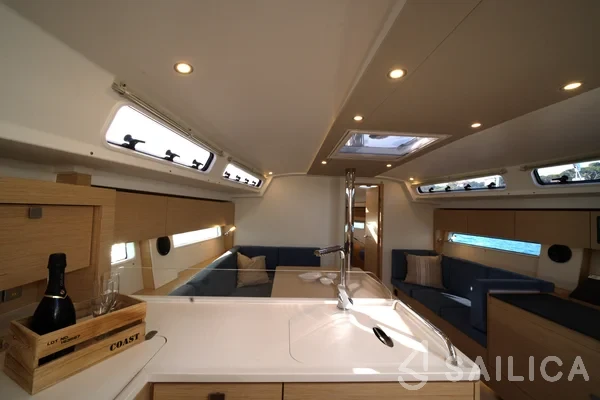 Hanse 410 - Yacht Charter Sailica