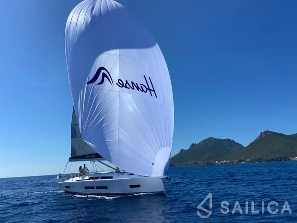 Hanse 410 - Yacht Charter Sailica
