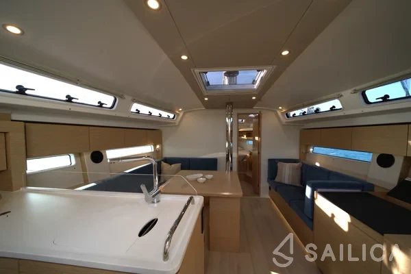 Hanse 410 - Yacht Charter Sailica