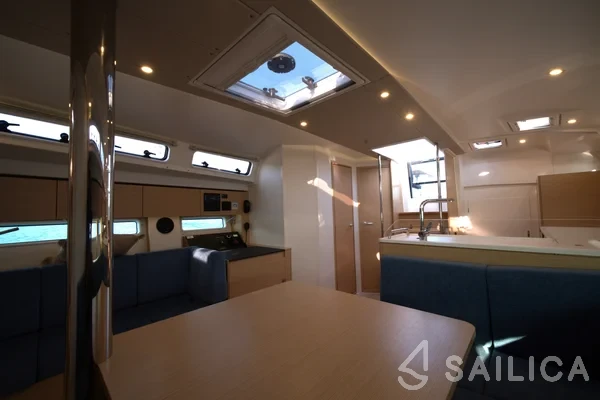 Hanse 410 - Yacht Charter Sailica
