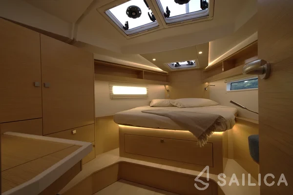 Hanse 410 - Yacht Charter Sailica