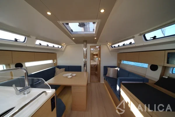 Hanse 410 - Yacht Charter Sailica