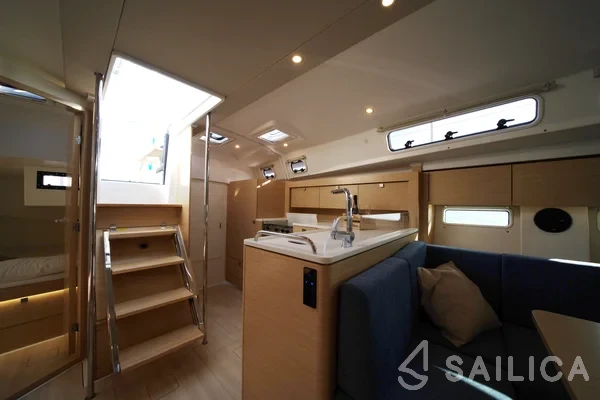 Hanse 410 - Yacht Charter Sailica