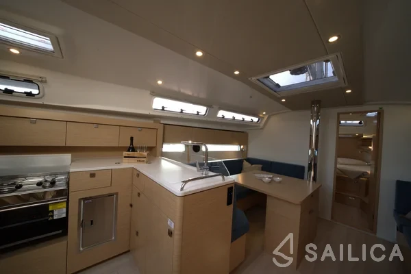 Hanse 410 - Yacht Charter Sailica