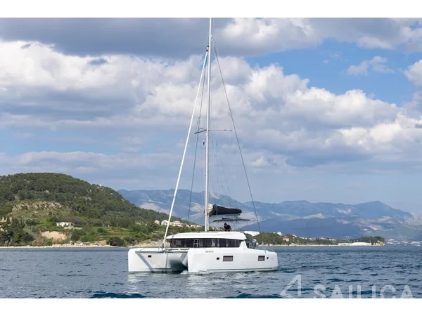 Lagoon 42 - Yacht Charter Sailica