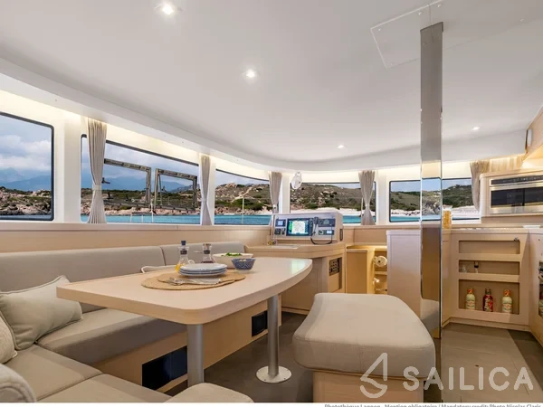 Lagoon 42 - Yacht Charter Sailica
