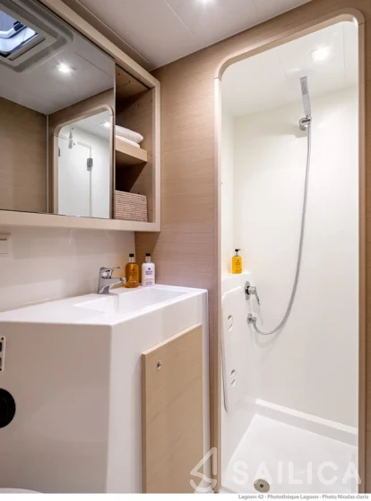 Lagoon 42 - Yacht Charter Sailica