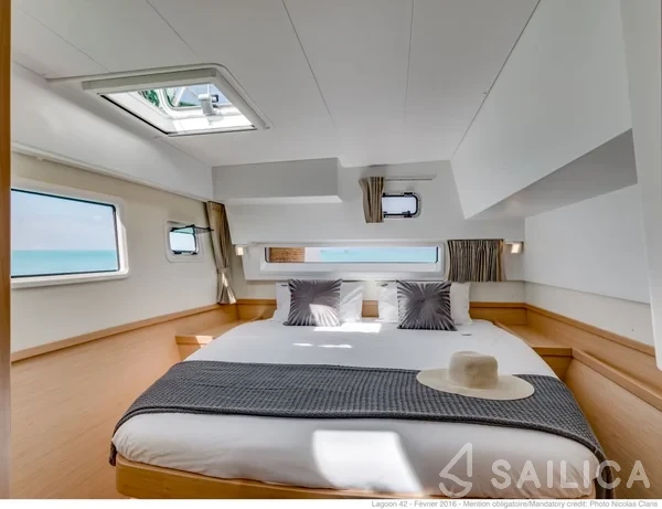 Lagoon 42 - Yacht Charter Sailica
