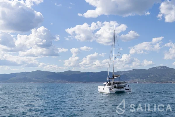 Lagoon 42 - Yacht Charter Sailica