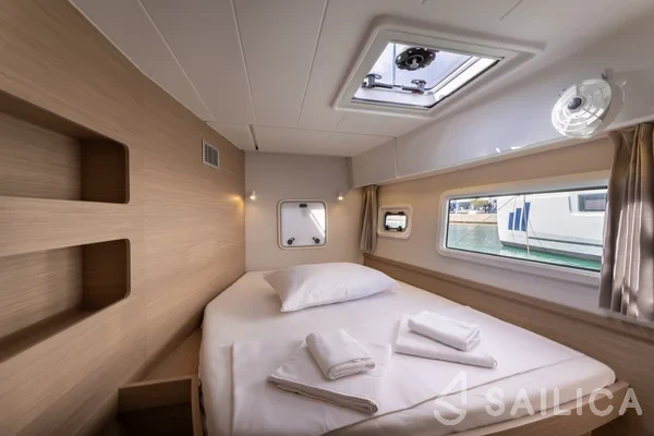 Lagoon 42 - Yacht Charter Sailica