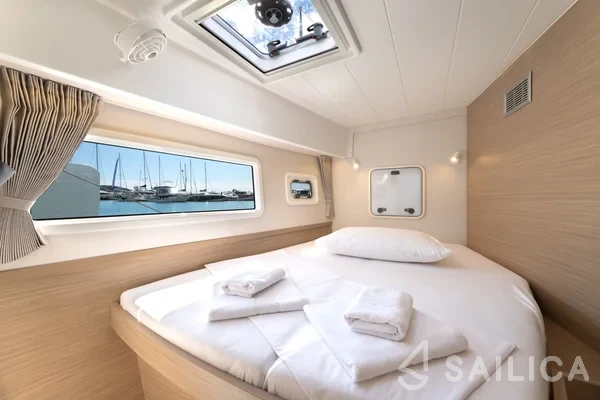 Lagoon 42 - Yacht Charter Sailica