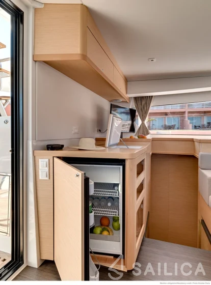 Lagoon 42 - Yacht Charter Sailica