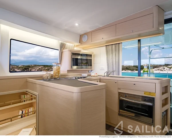 Lagoon 42 - Yacht Charter Sailica
