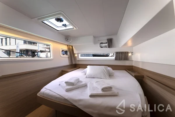 Lagoon 42 - Yacht Charter Sailica