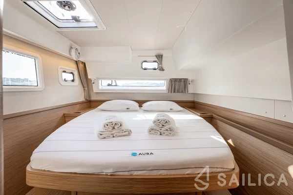Lagoon 42 - Yacht Charter Sailica