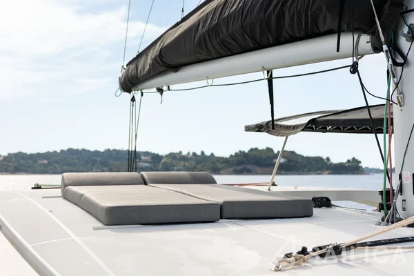 Lagoon 42 - Yacht Charter Sailica