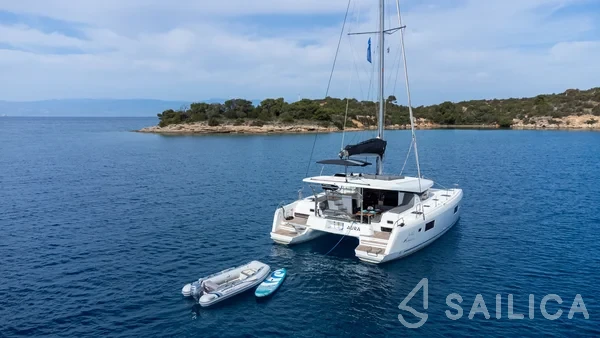 Lagoon 42 - Yacht Charter Sailica