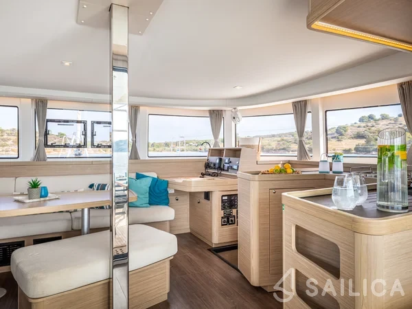 Lagoon 42 - Yacht Charter Sailica
