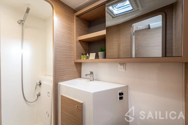 Lagoon 42 - Yacht Charter Sailica