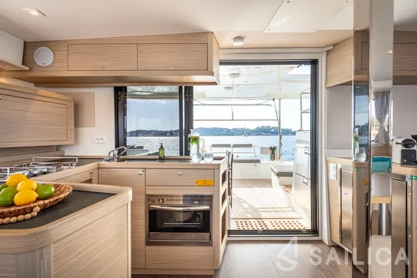 Lagoon 42 - Yacht Charter Sailica