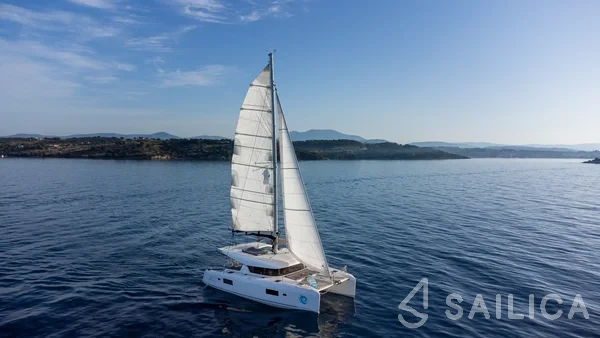 Lagoon 42 - Yacht Charter Sailica
