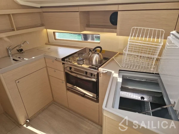 Oceanis 40.1 - Yacht Charter Sailica