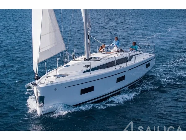 Bavaria C42 - Yacht Charter Sailica