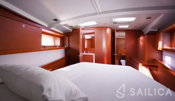 Oceanis 45 - Yacht Charter Sailica