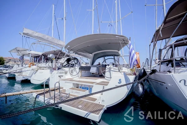 Oceanis 45 - Yacht Charter Sailica